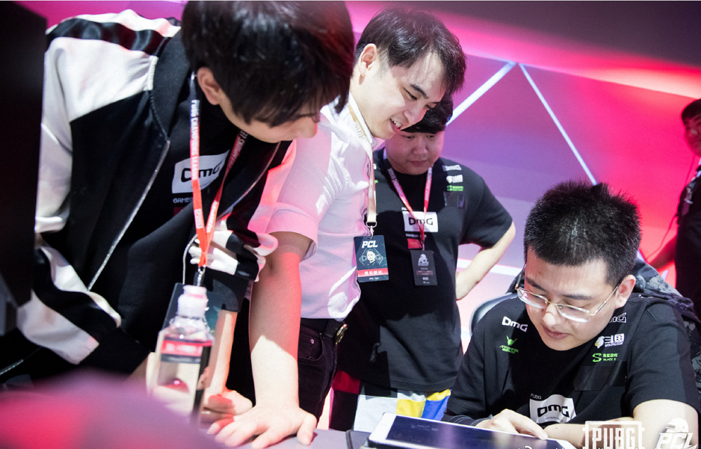 FNC碾压CLG，Faker拿下关键大龙顶尖较量全球总决赛，强势挺进下一轮的简单介绍