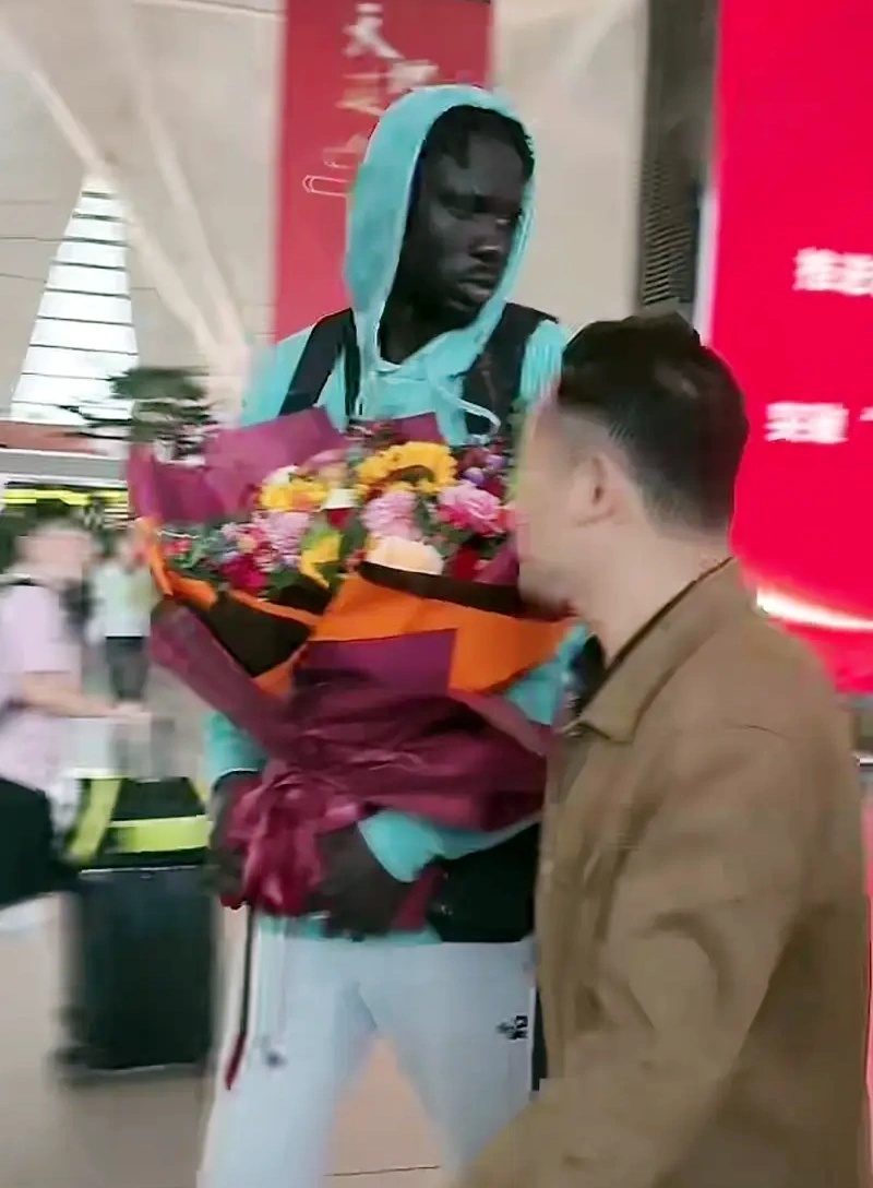 开云体育app-外援表现出色，帮助球队卫冕冠军