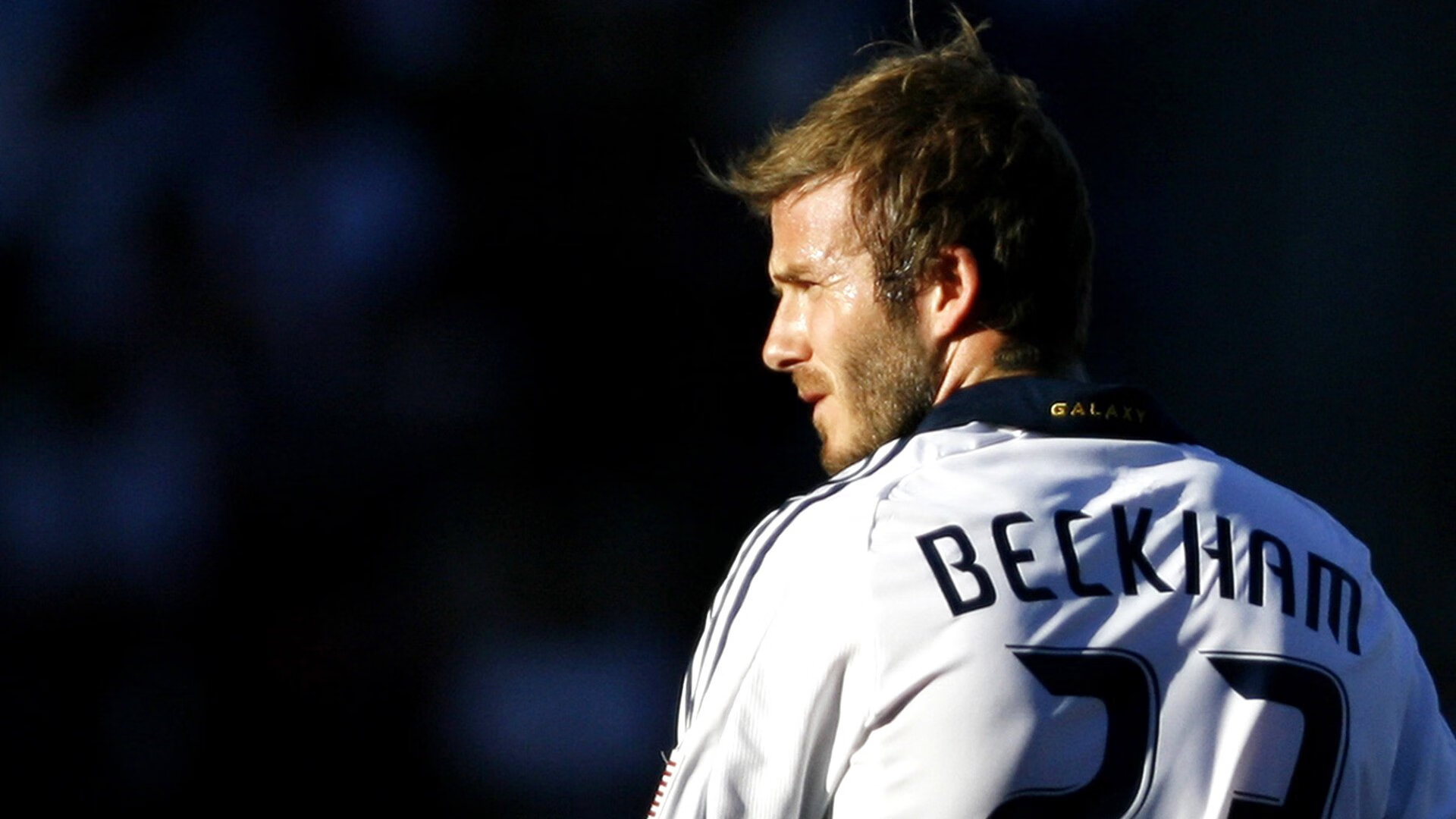 开云足球直播-唯有今夜，波兰战车碾过圣西罗，马丁内利点燃的不只是火焰